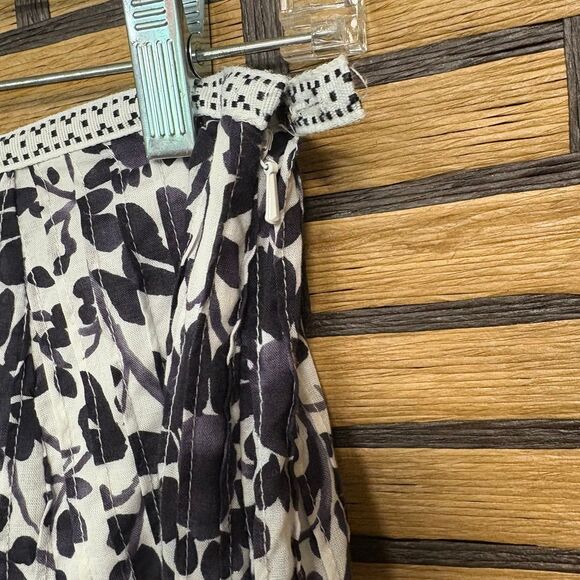Talbots Navy And White Floral‎ Skirt Size 12 - Picture 5 of 8